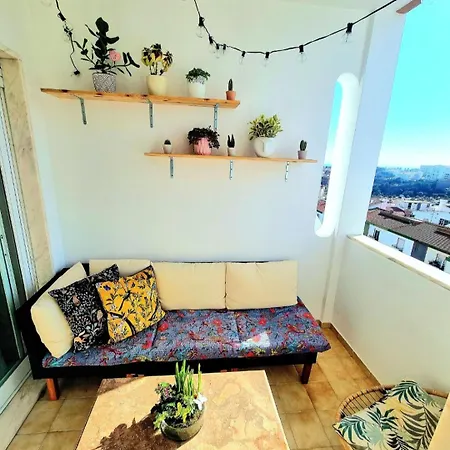 Homestay szállás Stunning With Private Bathroom And Shared Balcony, Mainly With 2 Adorable Cats And A Sweet Dog! *