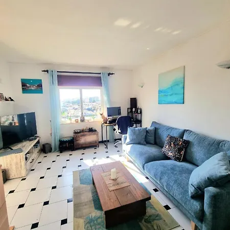 Homestay szállás Stunning With Private Bathroom And Shared Balcony, Mainly With 2 Adorable Cats And A Sweet Dog! Lagos
