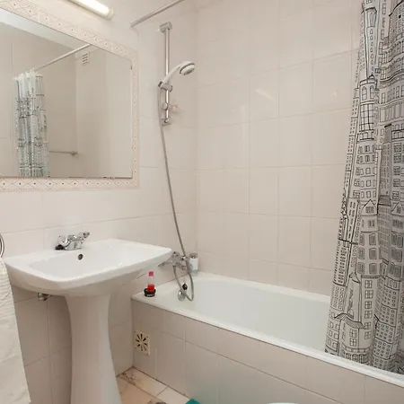 Stunning With Private Bathroom And Shared Balcony, Mainly With 2 Adorable Cats And A Sweet Dog! *