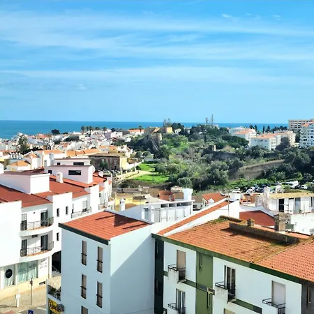 Stunning Room With Private Bathroom And Shared Balcony, Mainly With 2 Adorable Cats And A Sweet Dog! Habitación en casa particular