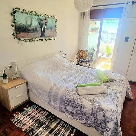 Stunning Room With Private Bathroom And Shared Balcony, Mainly With 2 Adorable Cats And A Sweet Dog! Habitación en casa particular Lagos