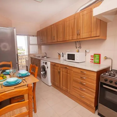 Stunning Room With Private Bathroom And Shared Balcony, Mainly With 2 Adorable Cats And A Sweet Dog! Lagos