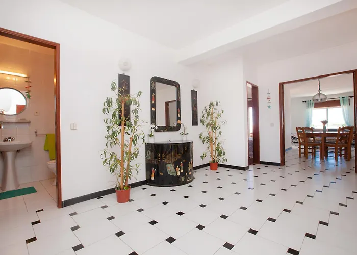 Stunning Room With Private Bathroom And Shared Balcony, Mainly With 2 Adorable Cats And A Sweet Dog!