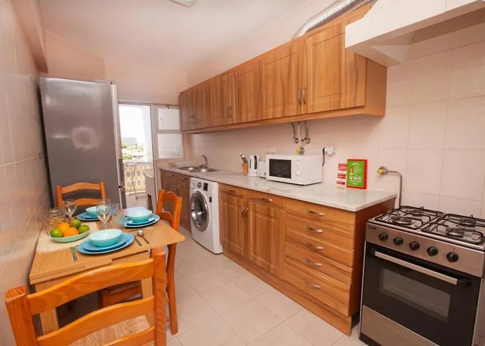 Stunning Room With Private Bathroom And Shared Balcony, Mainly With 2 Adorable Cats And A Sweet Dog! Lagos