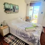 Stunning With Private Bathroom And Shared Balcony, Mainly With 2 Adorable Cats And A Sweet Dog! Quarto em Acomodações Particulares Lagos