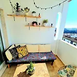 Pansiyon Stunning With Private Bathroom And Shared Balcony, Mainly With 2 Adorable Cats And A Sweet Dog! *