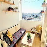 Stunning With Private Bathroom And Shared Balcony, Mainly With 2 Adorable Cats And A Sweet Dog! Pansiyon Lagos